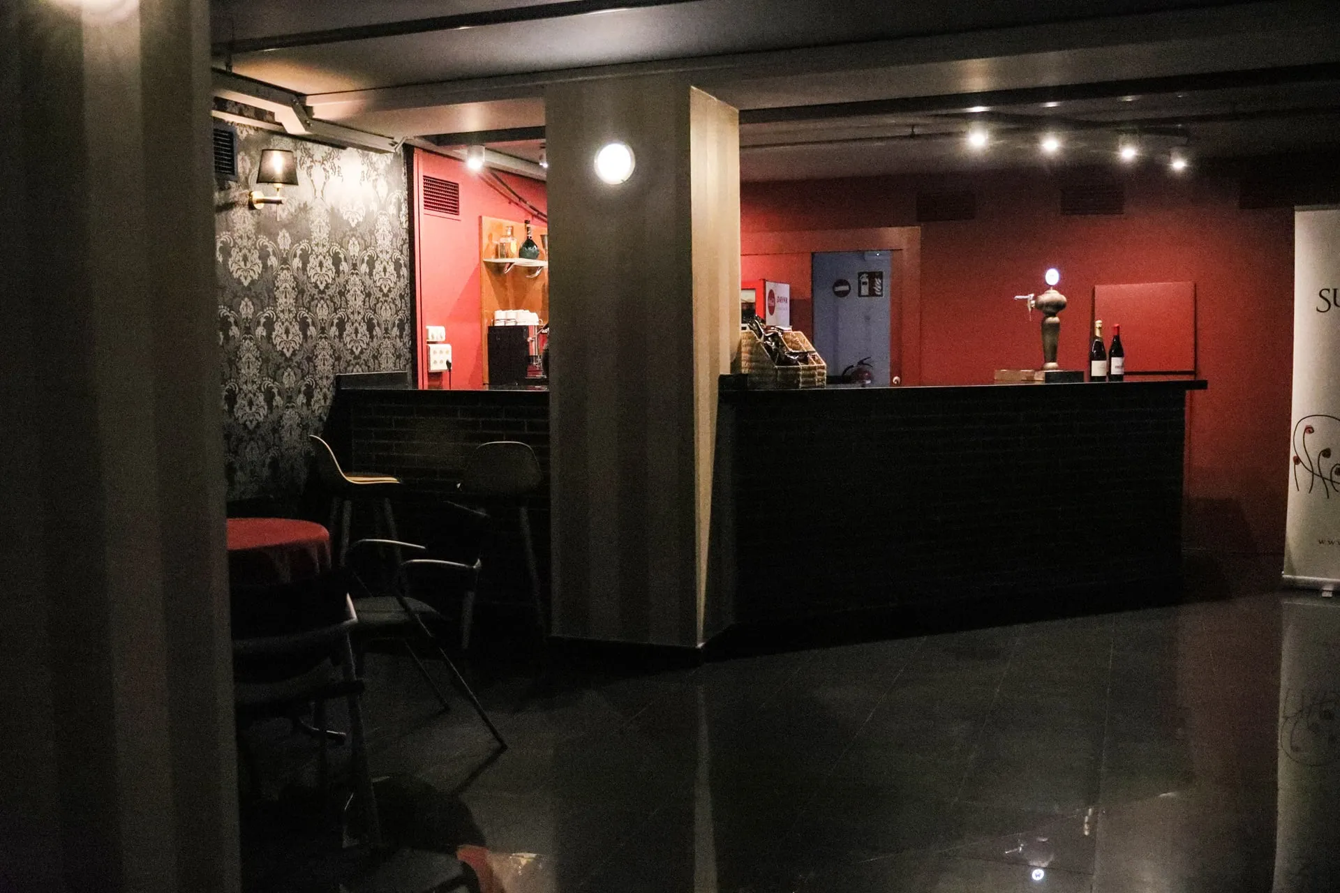 Bar y vestíbulo del Teatre Muntaner